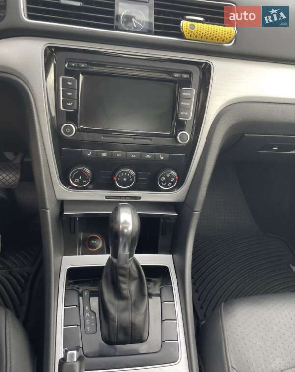 Седан Volkswagen Passat 2013 в Киеве