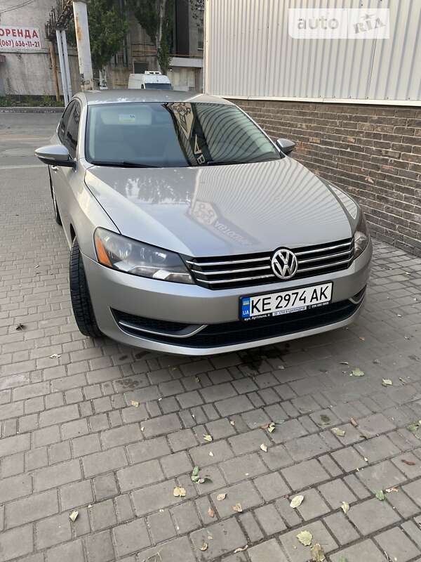 Седан Volkswagen Passat 2012 в Днепре