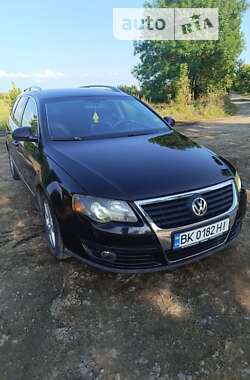 Универсал Volkswagen Passat 2006 в Голобах