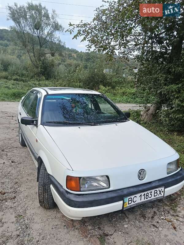 Седан Volkswagen Passat 1988 в Брюховичах