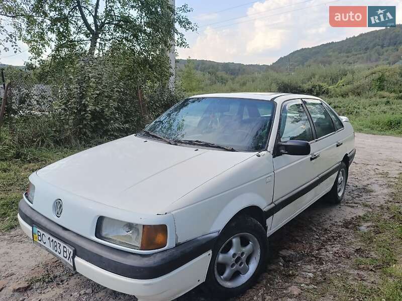 Седан Volkswagen Passat 1988 в Брюховичах