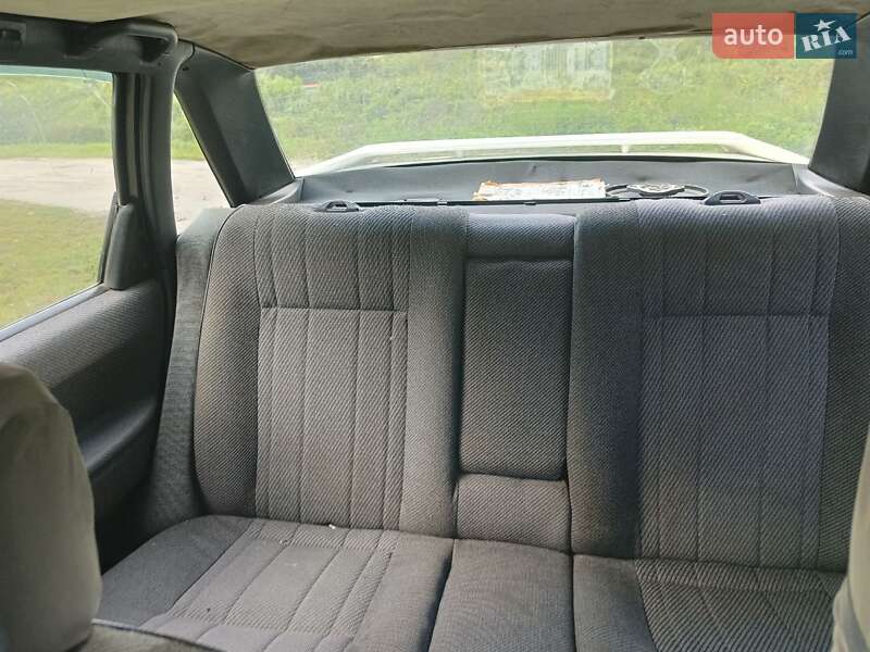 Седан Volkswagen Passat 1988 в Брюховичах