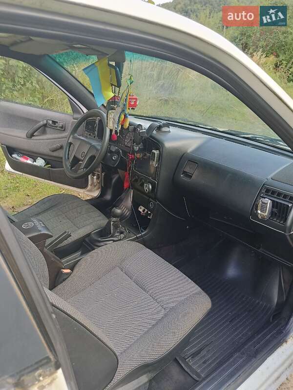 Седан Volkswagen Passat 1988 в Брюховичах