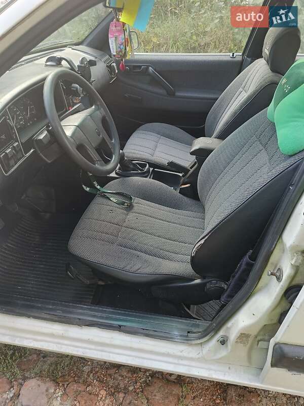 Седан Volkswagen Passat 1988 в Брюховичах