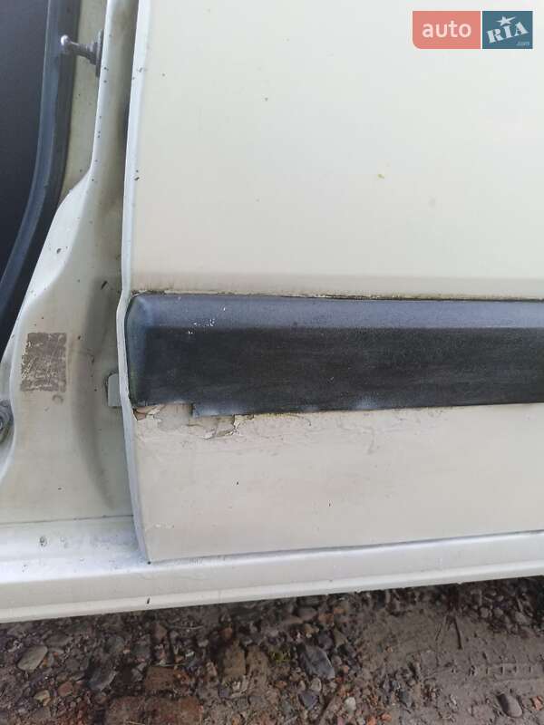 Седан Volkswagen Passat 1988 в Брюховичах