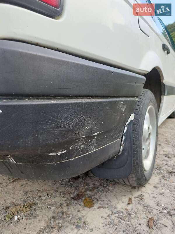 Седан Volkswagen Passat 1988 в Брюховичах