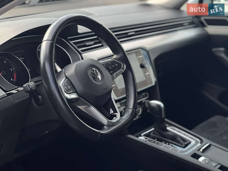 Універсал Volkswagen Passat 2019 в Ужгороді