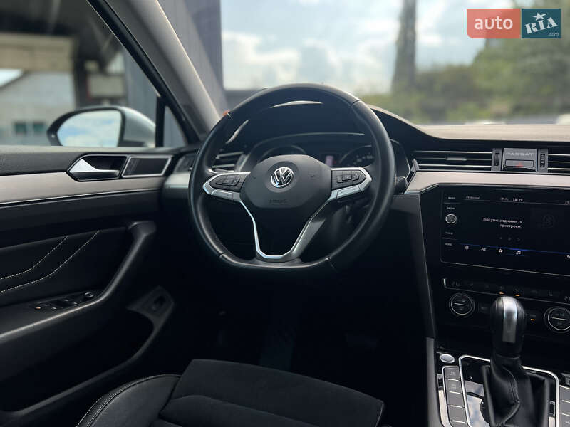 Універсал Volkswagen Passat 2019 в Ужгороді