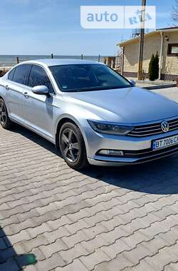 Седан Volkswagen Passat 2016 в Южному