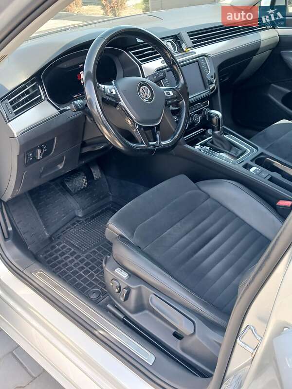 Седан Volkswagen Passat 2016 в Южном