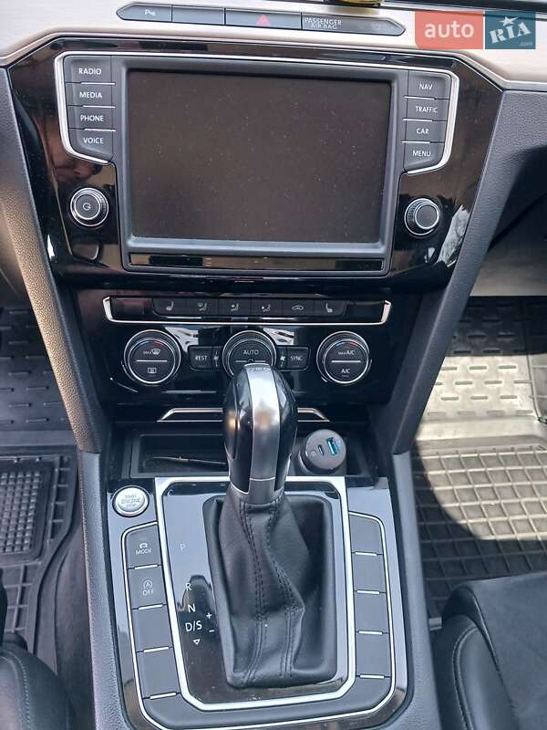 Седан Volkswagen Passat 2016 в Южном