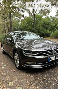 Седан Volkswagen Passat 2017 в Києві