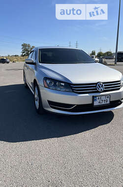 Седан Volkswagen Passat 2013 в Дніпрі