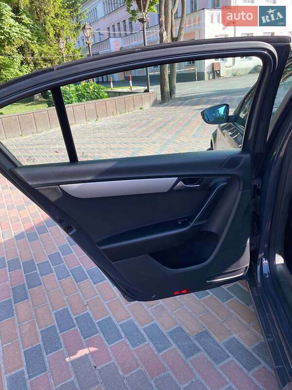 Седан Volkswagen Passat 2012 в Звягеле