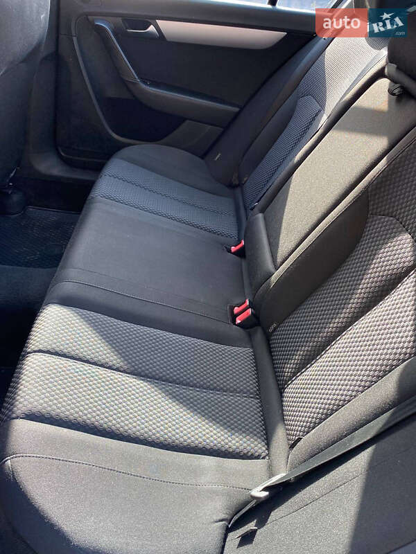 Седан Volkswagen Passat 2012 в Звягеле