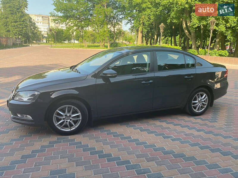 Седан Volkswagen Passat 2012 в Звягеле