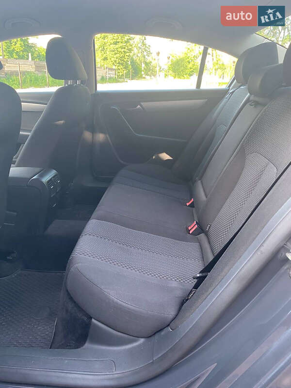 Седан Volkswagen Passat 2012 в Звягеле