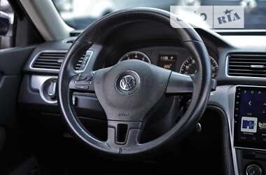 Седан Volkswagen Passat 2013 в Харькове