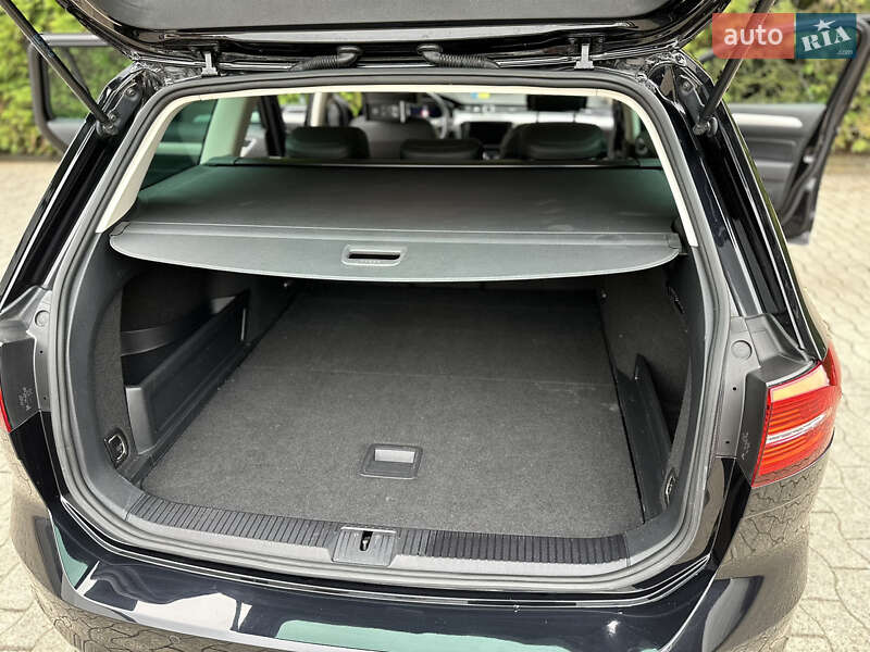 Универсал Volkswagen Passat 2017 в Одессе