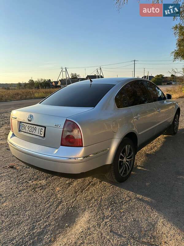 Седан Volkswagen Passat 2001 в Сарнах