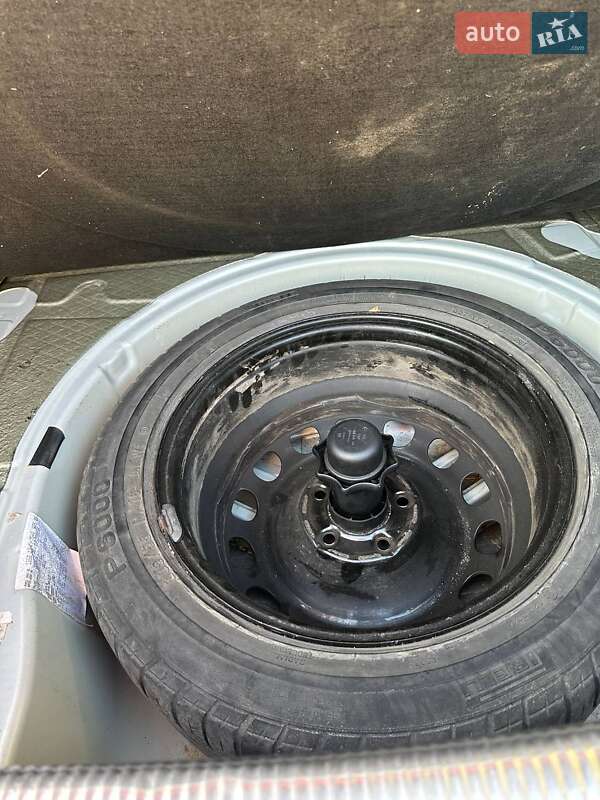 Седан Volkswagen Passat 2001 в Сарнах