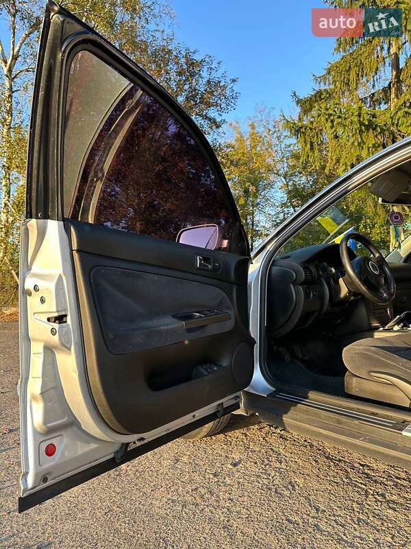 Седан Volkswagen Passat 2001 в Сарнах