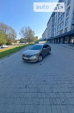 Седан Volkswagen Passat 2015 в Новояворовске