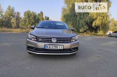 Седан Volkswagen Passat 2017 в Киеве