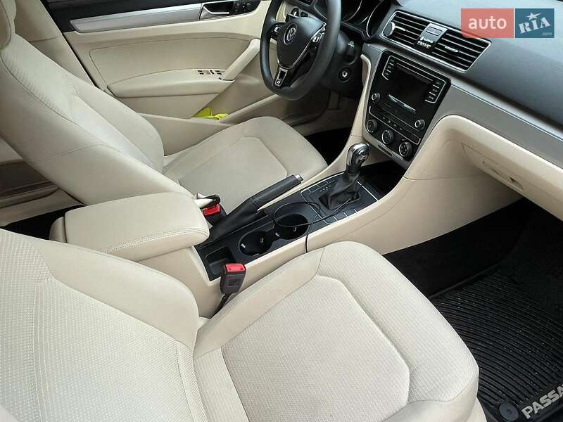 Седан Volkswagen Passat 2017 в Киеве
