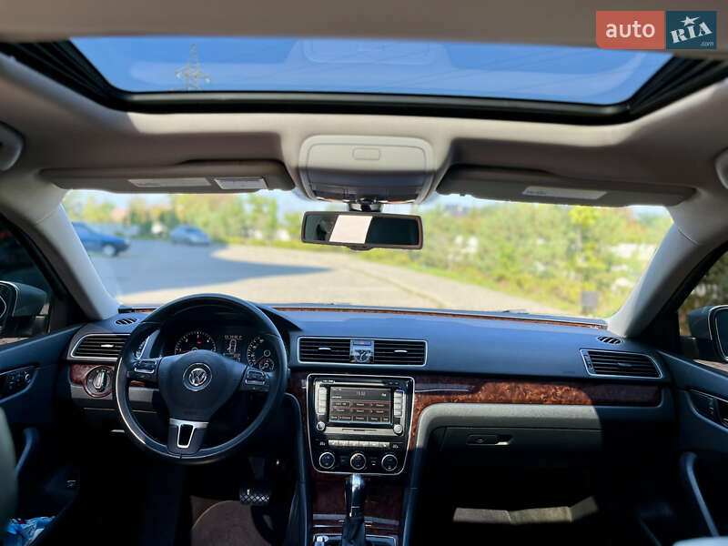 Седан Volkswagen Passat 2012 в Івано-Франківську