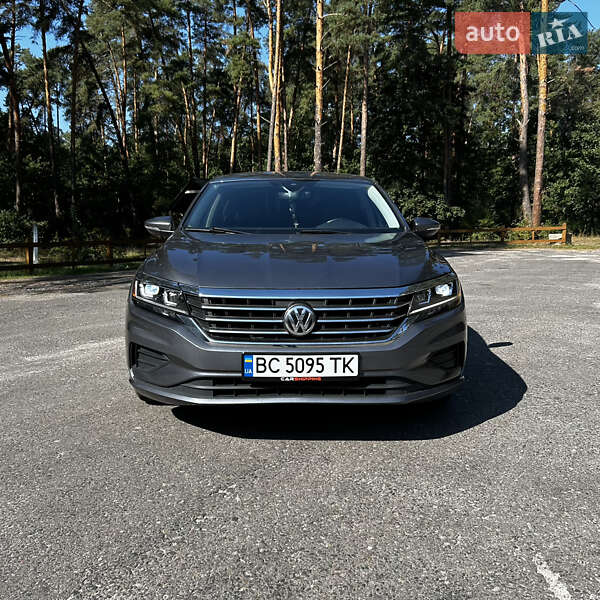 Седан Volkswagen Passat 2020 в Жовкве