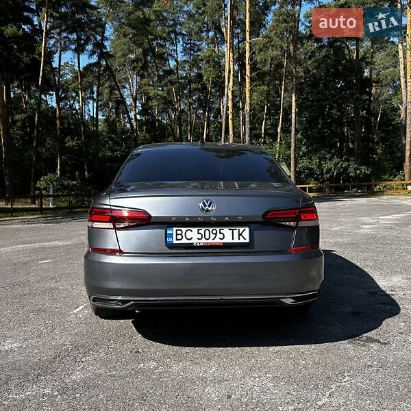 Седан Volkswagen Passat 2020 в Жовкве