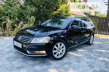 Универсал Volkswagen Passat 2012 в Староконстантинове