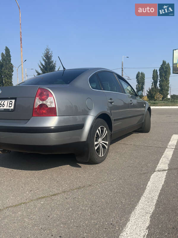 Седан Volkswagen Passat 2002 в Чернівцях