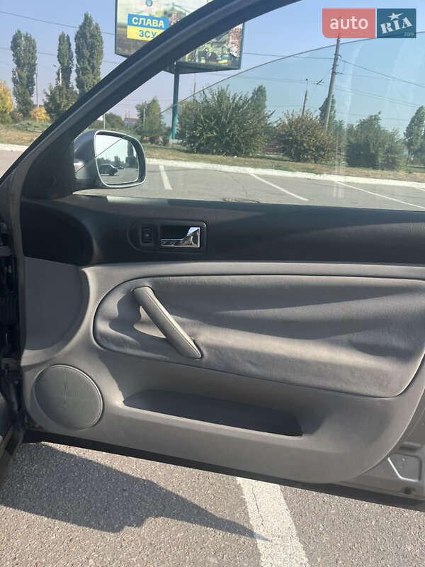 Седан Volkswagen Passat 2002 в Чернівцях