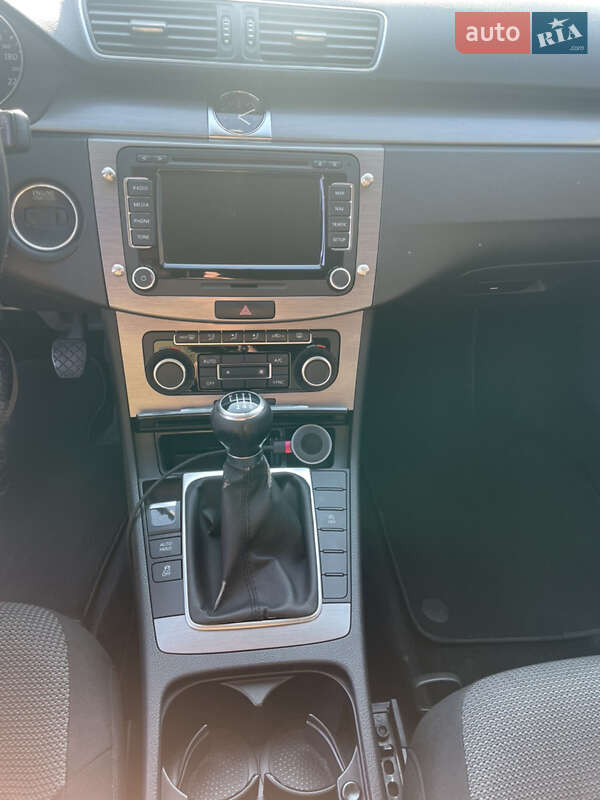 Универсал Volkswagen Passat 2011 в Киеве