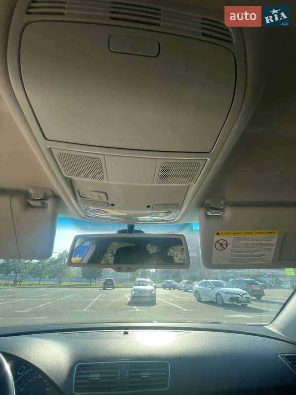Универсал Volkswagen Passat 2011 в Киеве