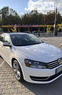 Седан Volkswagen Passat 2014 в Тернополі