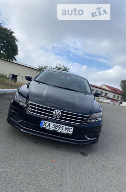 Седан Volkswagen Passat 2018 в Києві