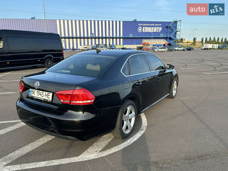 Седан Volkswagen Passat 2012 в Ровно
