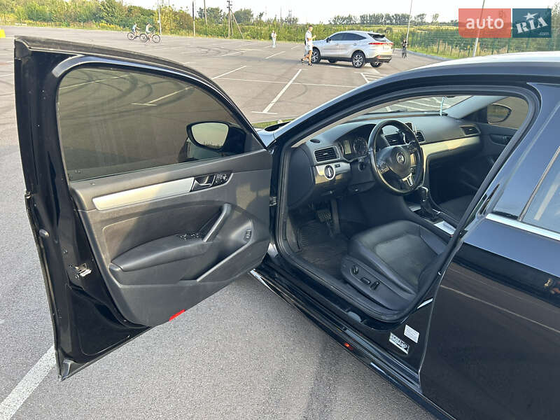 Седан Volkswagen Passat 2012 в Ровно