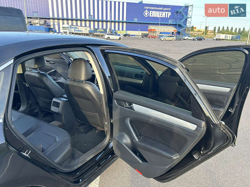 Седан Volkswagen Passat 2012 в Ровно