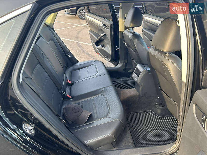 Седан Volkswagen Passat 2012 в Ровно