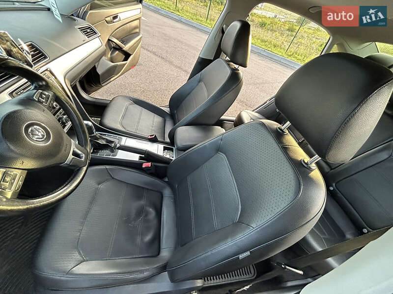 Седан Volkswagen Passat 2012 в Ровно