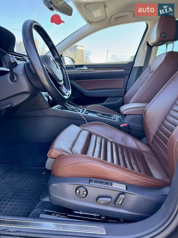 Седан Volkswagen Passat 2017 в Киеве
