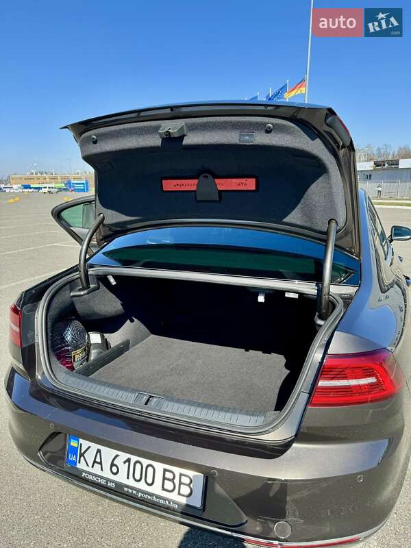 Седан Volkswagen Passat 2017 в Киеве