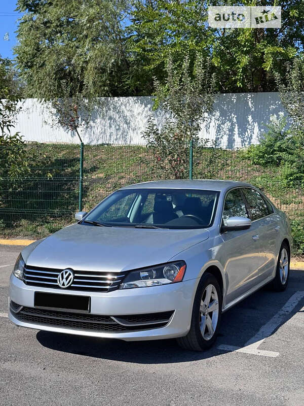 Седан Volkswagen Passat 2012 в Києві
