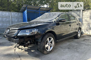 Седан Volkswagen Passat 2013 в Ивано-Франковске