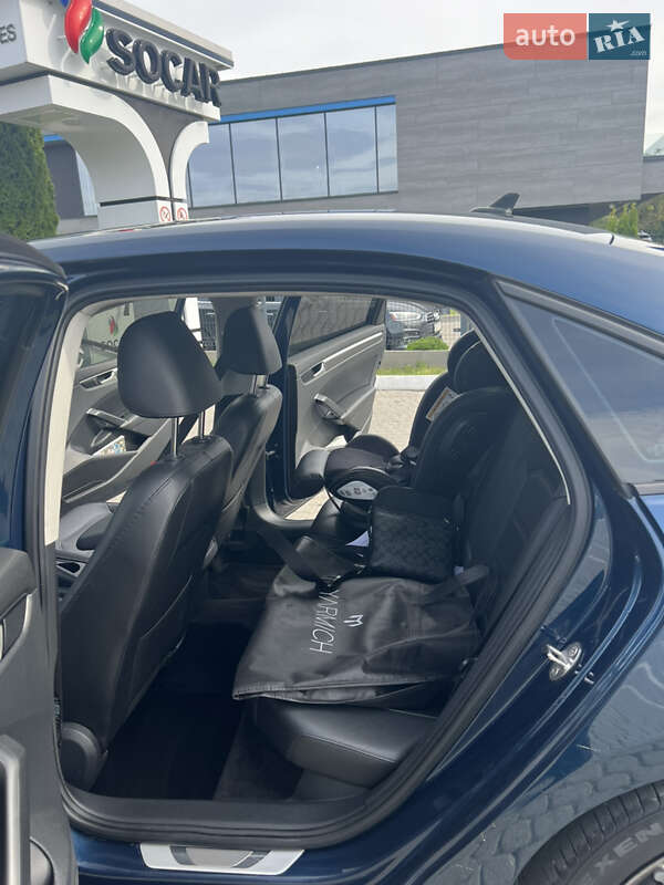 Седан Volkswagen Passat 2018 в Мостиске