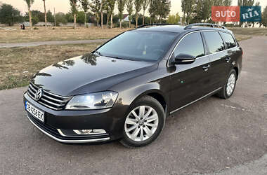 Універсал Volkswagen Passat 2012 в Тростянці